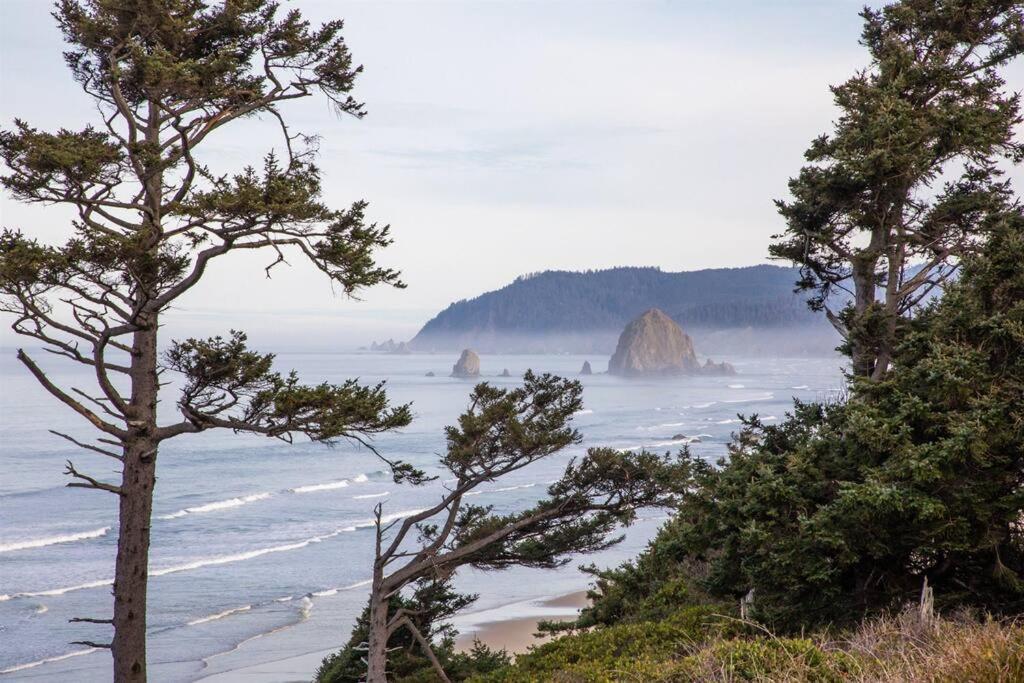 Cannon Beach Vibes, Steps To The Beach,Wifi,3 Full Bedroom En Suites With 3 Fireplaces,Near Downtown Экстерьер фото