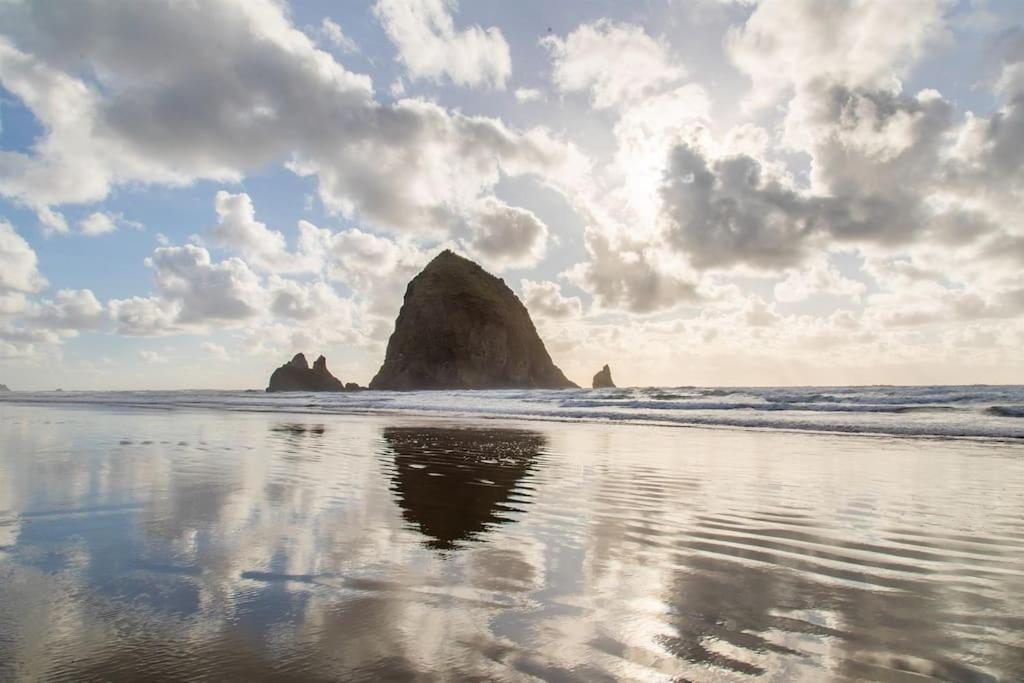 Cannon Beach Vibes, Steps To The Beach,Wifi,3 Full Bedroom En Suites With 3 Fireplaces,Near Downtown Экстерьер фото